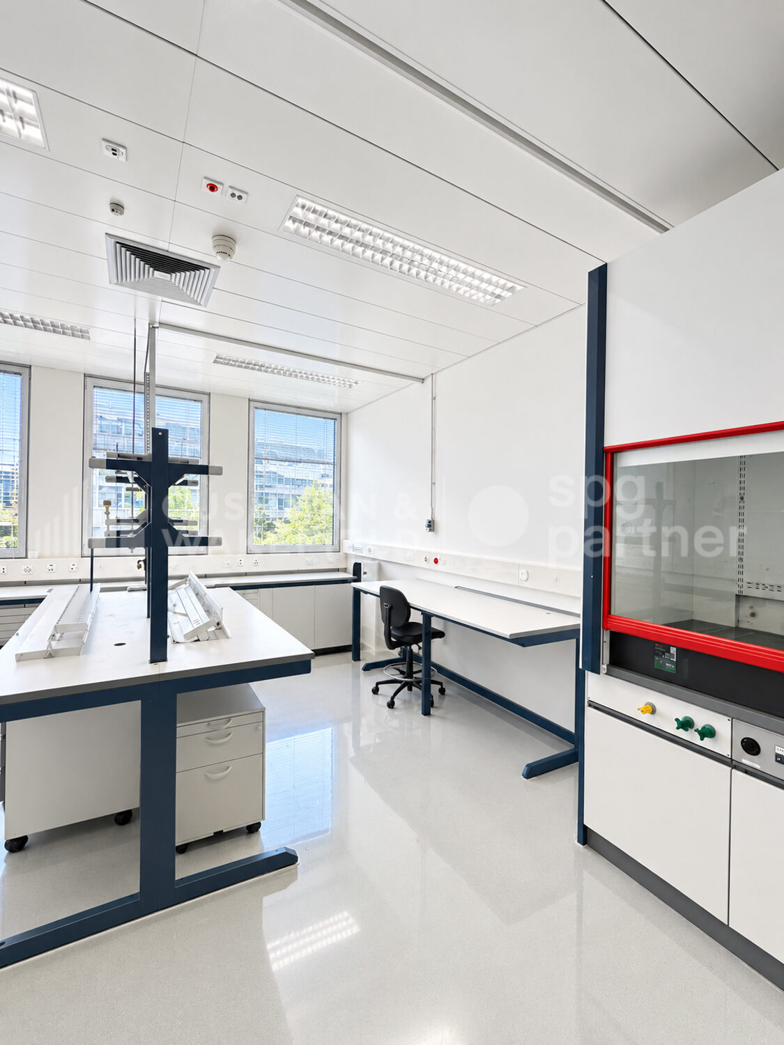 Atelier à louer – 1000 m² – ZIPLO – Aulx 14 – Plan-Les-Ouates
